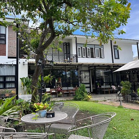 Sherloft Home & Hostel Chiang Mai Dış mekan fotoğraf