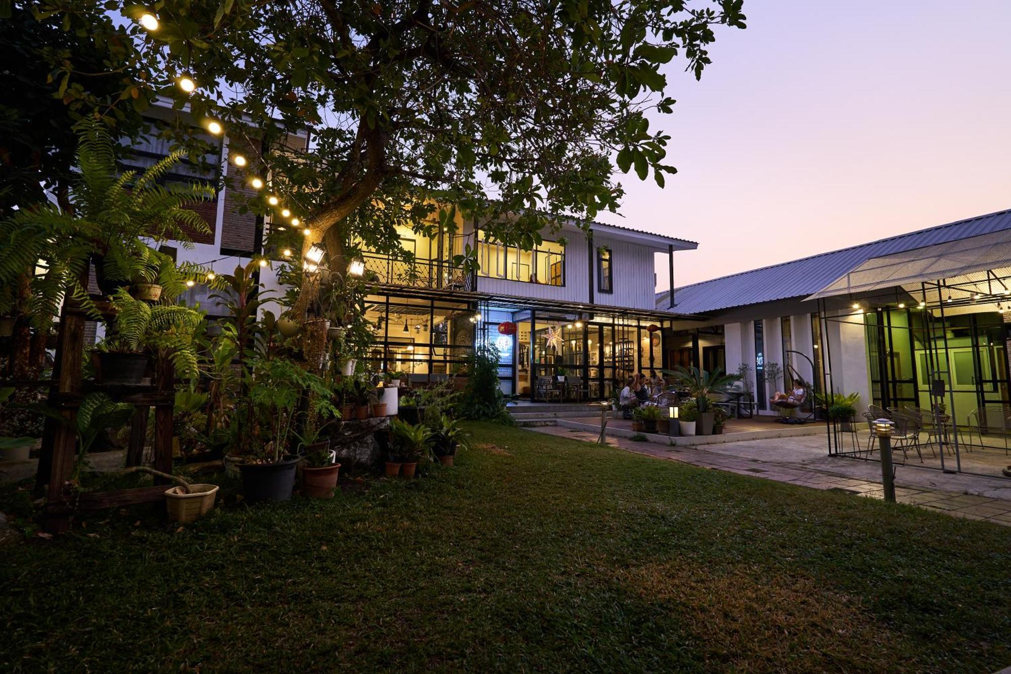 Sherloft Home & Hostel Chiang Mai Dış mekan fotoğraf