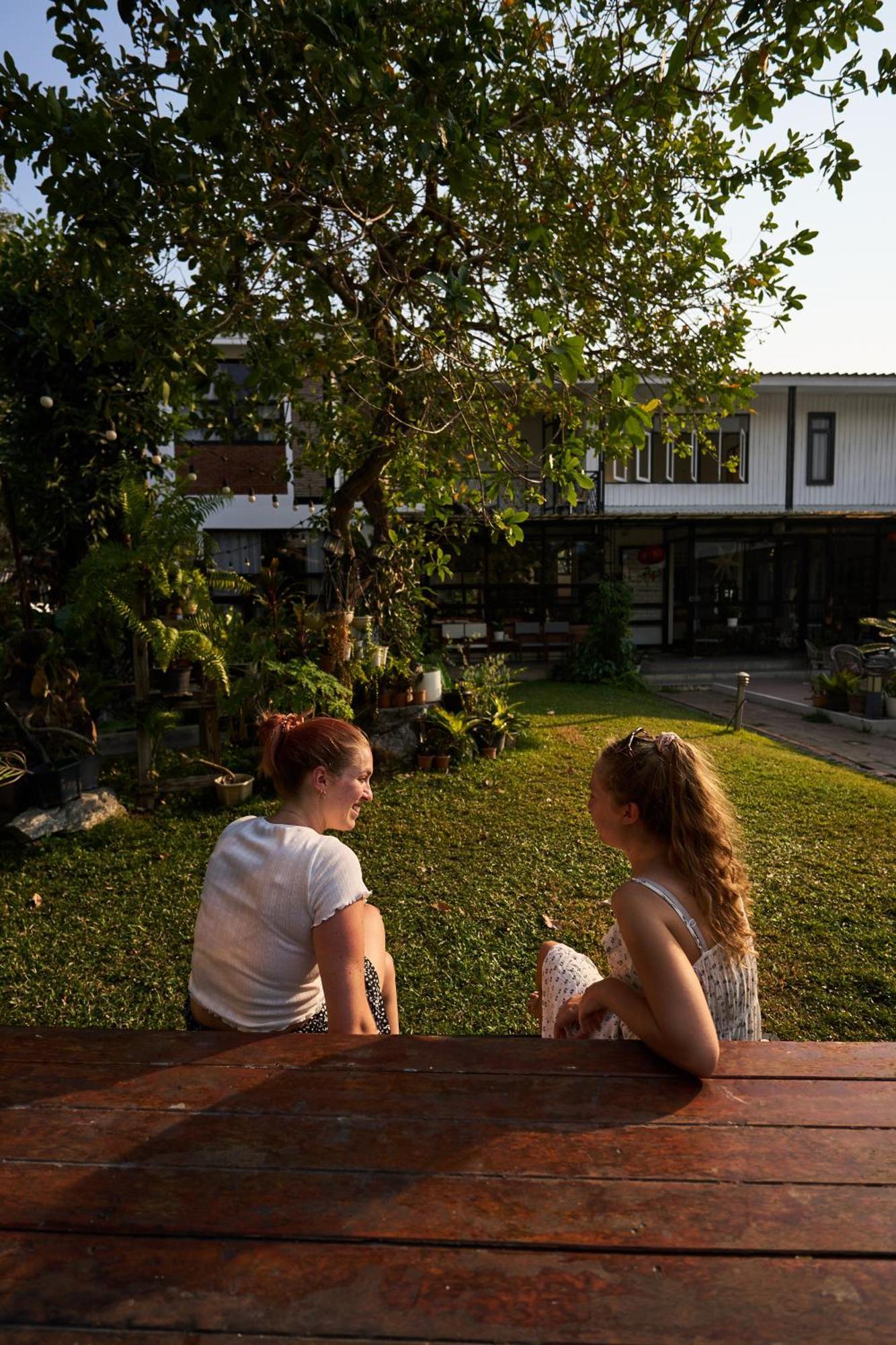 Sherloft Home & Hostel Chiang Mai Dış mekan fotoğraf