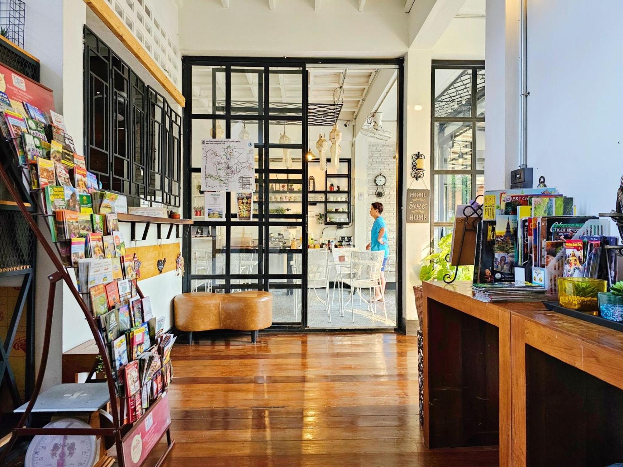 Sherloft Home & Hostel Chiang Mai Dış mekan fotoğraf
